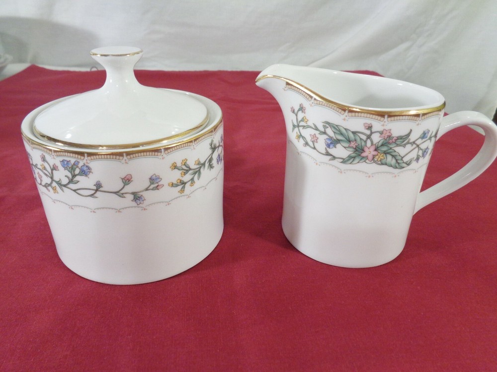 Farberware "Wellesley" Creamer and Sugar Set