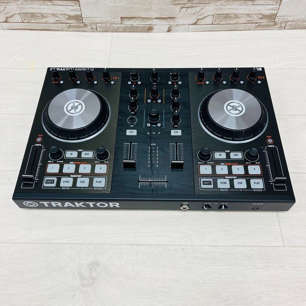 Native Instruments TRAKTOR KONTROL S2 MK2 DJ Controller