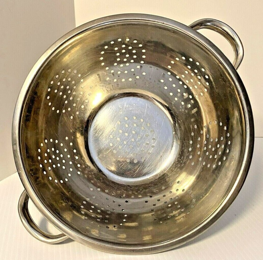 Stainless steel footed colander