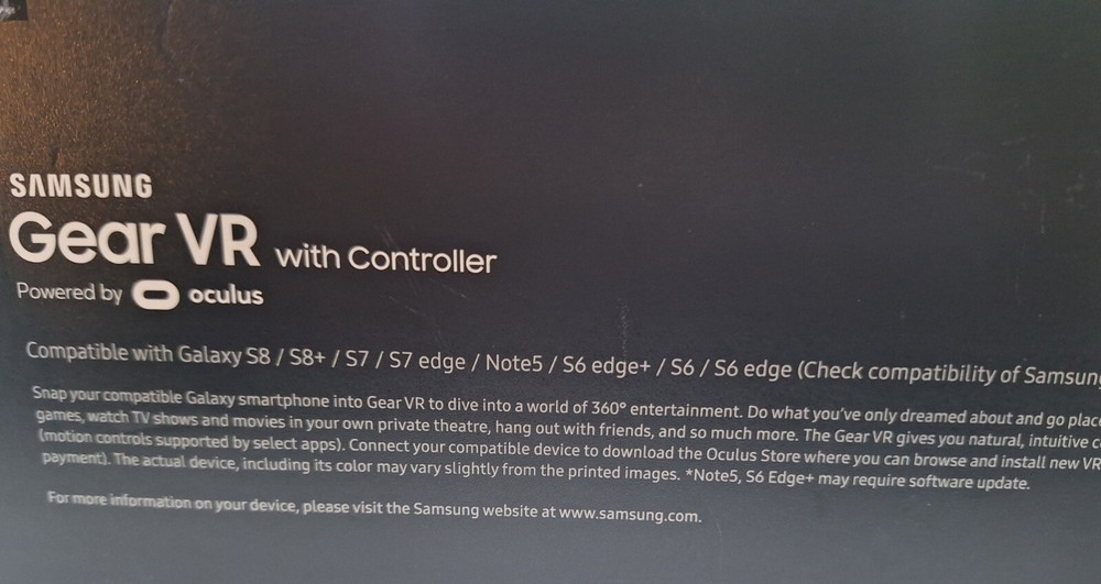 SAMSUNG Gear VR (2017 Edition) with Controller for Galaxy S8 - Open Box