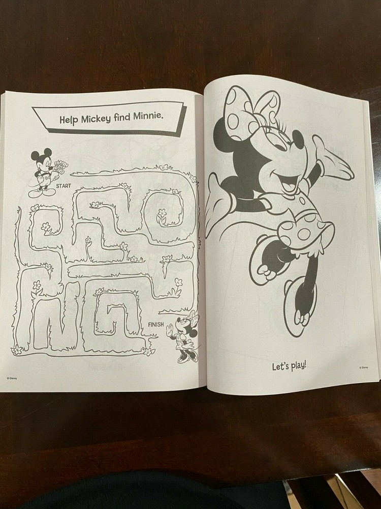 Disney Minnie Mouse Gigantic Activity Book