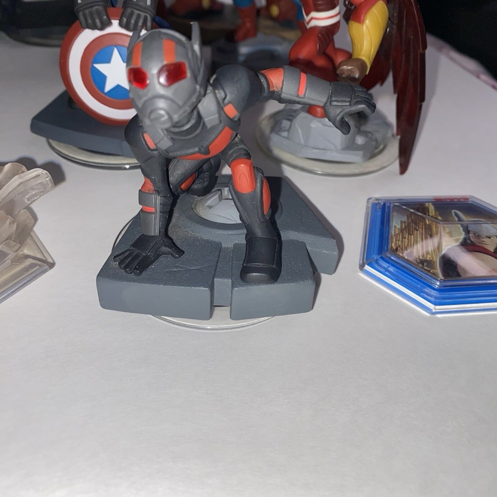 Disney Infinity Marvel 17 Piece Lot