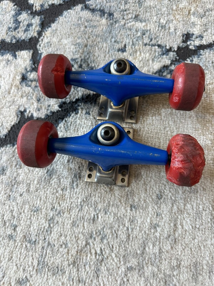 skateboard trucks
