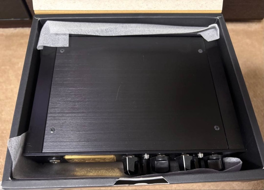 Ultimate Comp II bass compressor half rack size