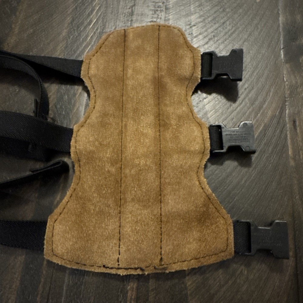 PSE King Break Up Camo 3-Strap Arm Guard Archery Bow Hunter - EUC