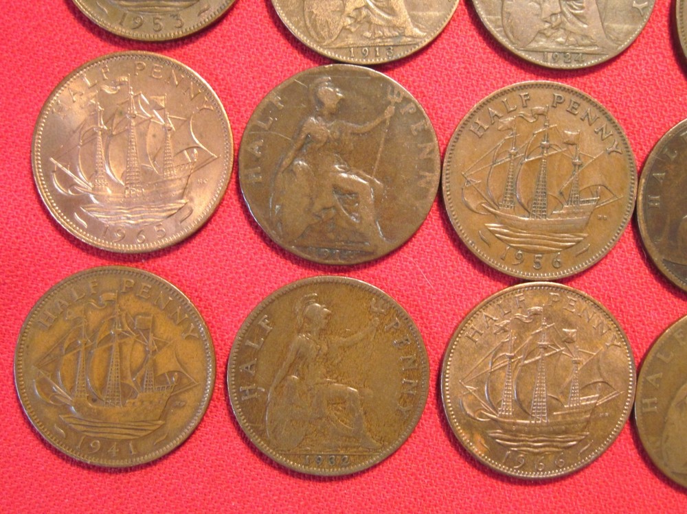 GREAT BRITAIN, LARGE HALF PENNY LOT, 20 DIFFERENT DATES (#303E)