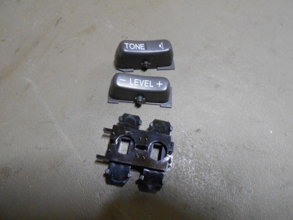 02-05 Deville 02-04 Seville Code U1R Cassette CD Player Radio Tone Level Button
