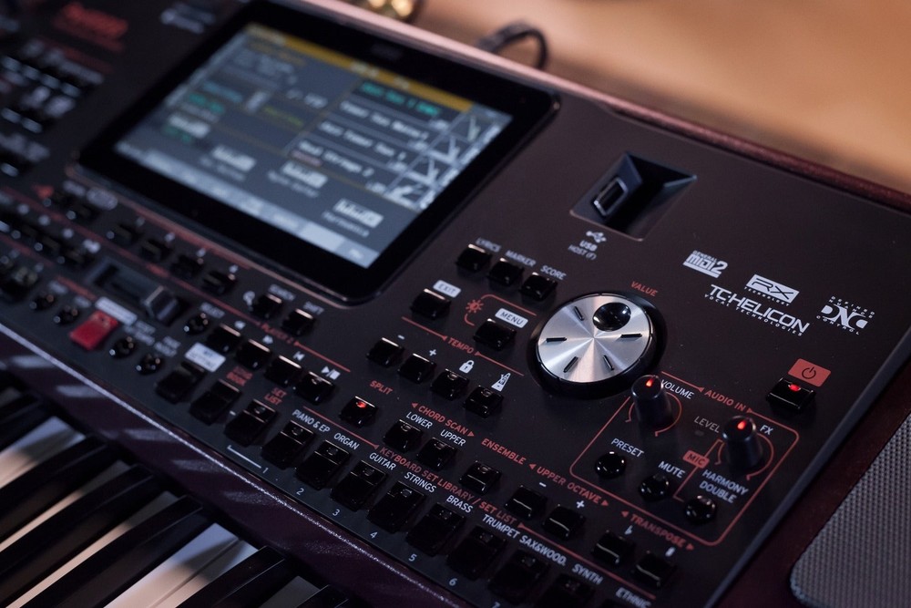 Korg Pa1000 Arranger Keyboard STAGE ESSENTIALS BUNDLE