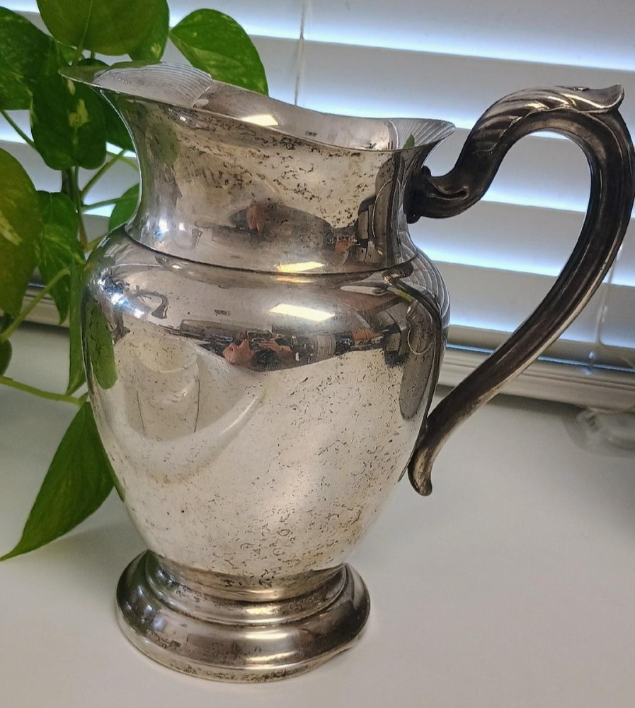 Vintage Oneida Silver-Plated Water Pitcher With Ice Lip