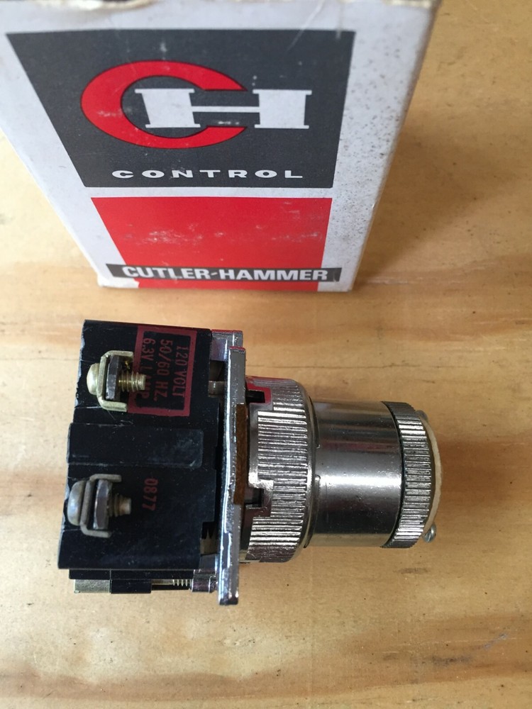 NOS Cutler-Hammer 10250T6155 Lighted Spring Return Selector Switch