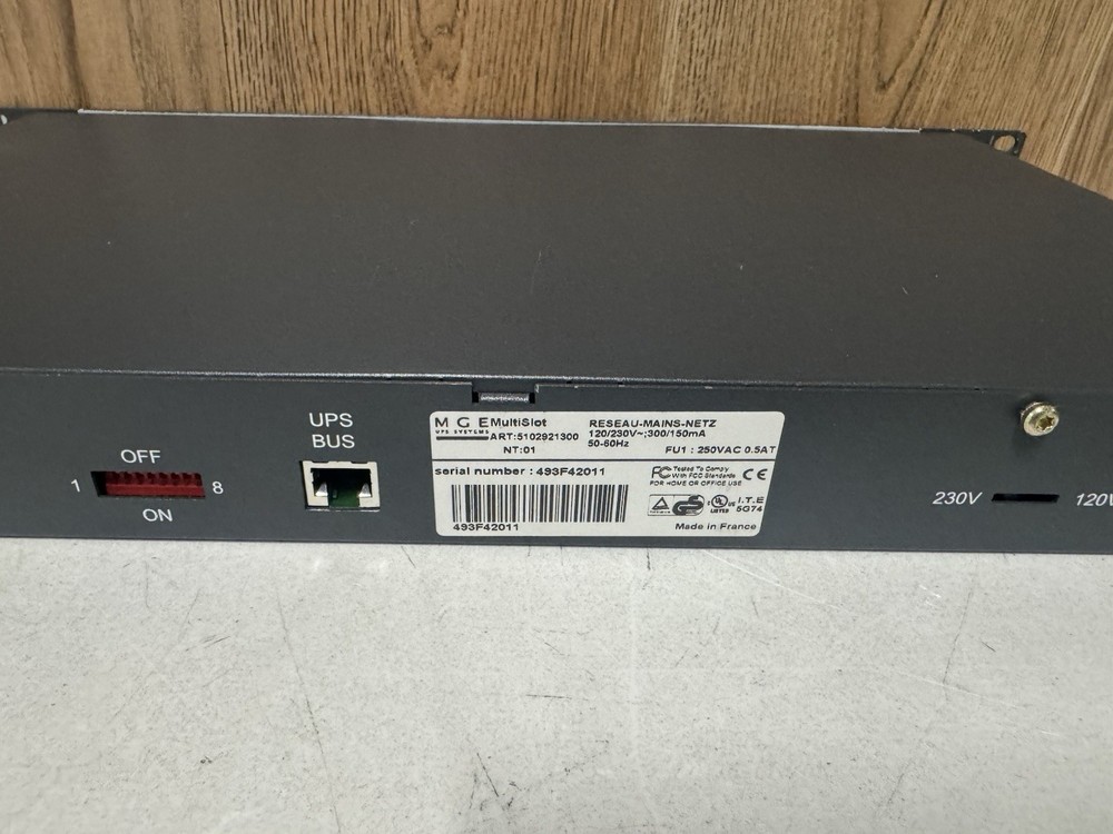 MGE UPS MultiSlot Network Card 5102921300 Rack Mount Interface