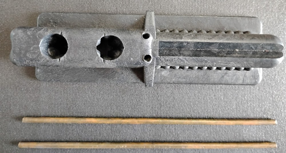 Spyderco Tri-Angle Sharpmaker Kit - Sharpening System Ceramic Stones Model 203F