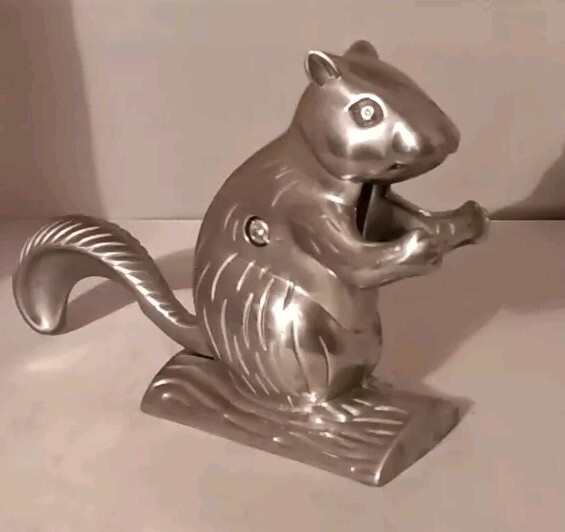 SQUIRREL NUTCRACKER - Lightweight Aluminum