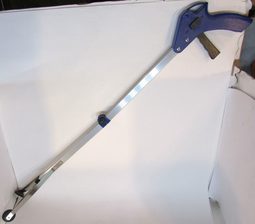Gopher II Deluxe Pick Up Reaching Aid Spring Clamp Rubber Suction Trigger Handle