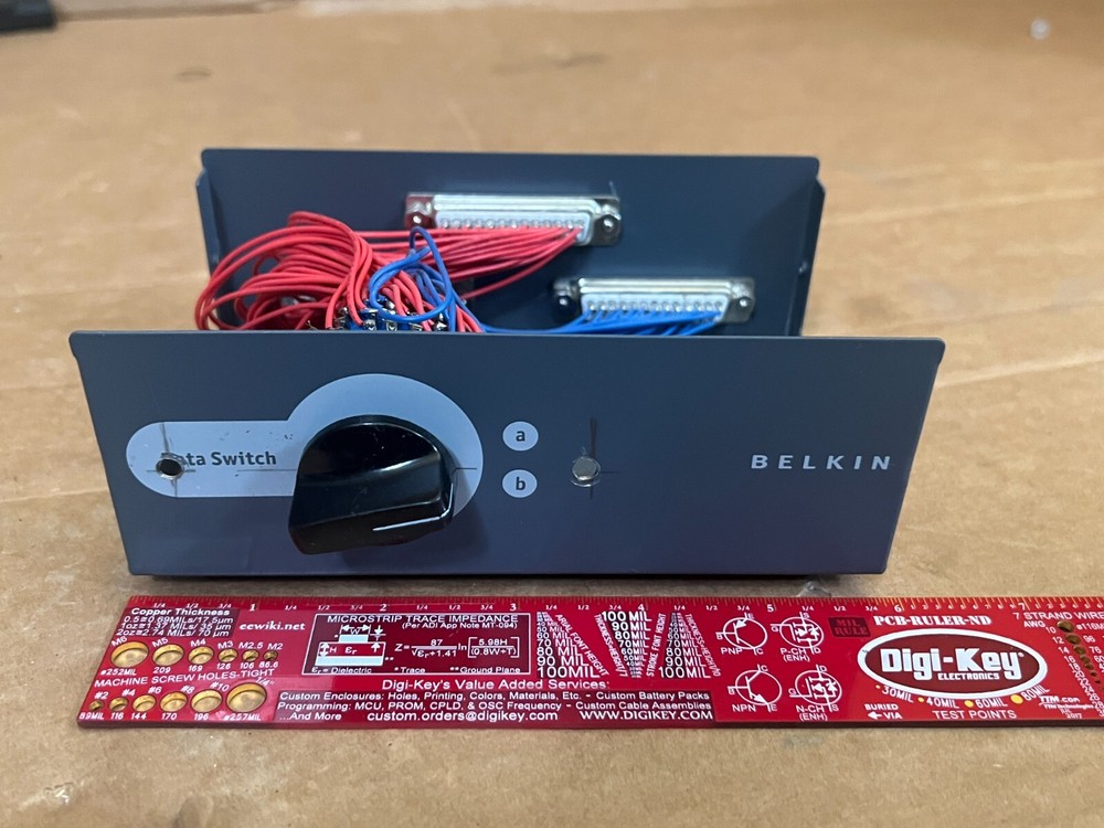 Belkin F1B024-E 2-Port Data Transfer Switch