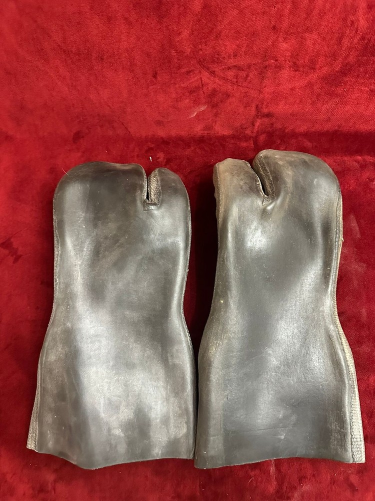 Diving gloves for suit
