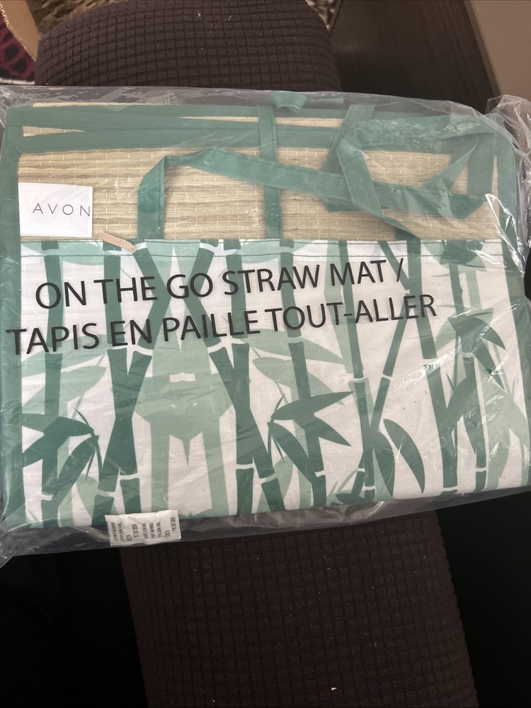 Avon On-The-Go Roll-Up Straw Mat