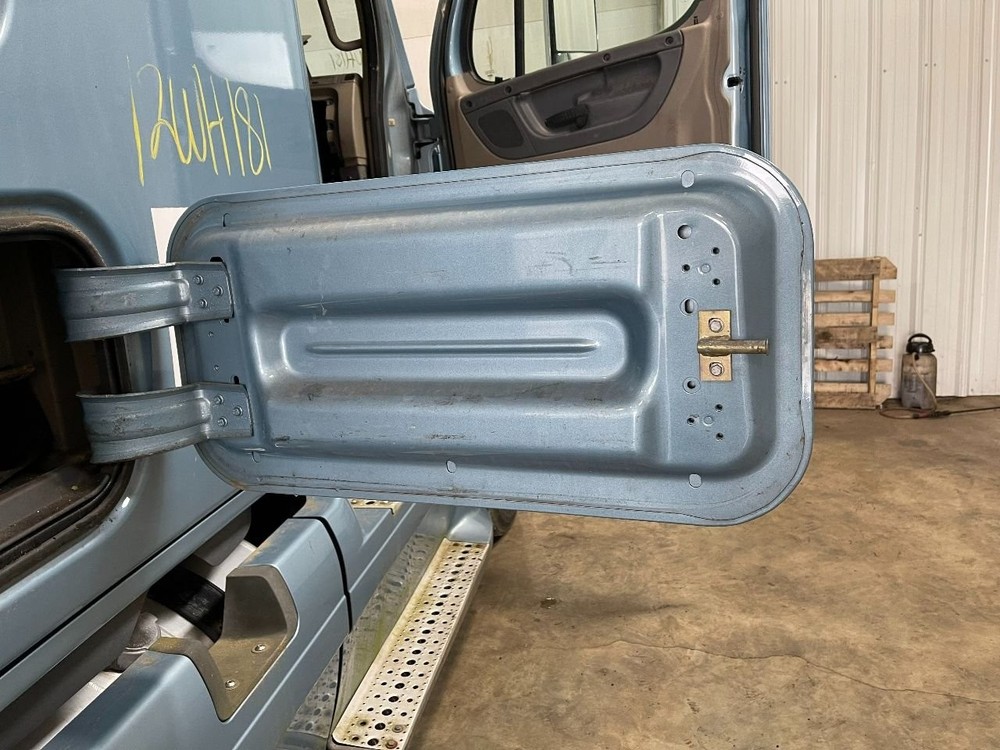Freightliner CASCADIA Right/Passenger Sleeper Door - Used