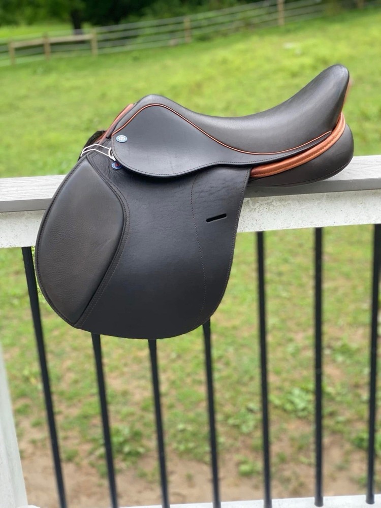 17” Medium + Frank Baines Reflex Jump Saddle