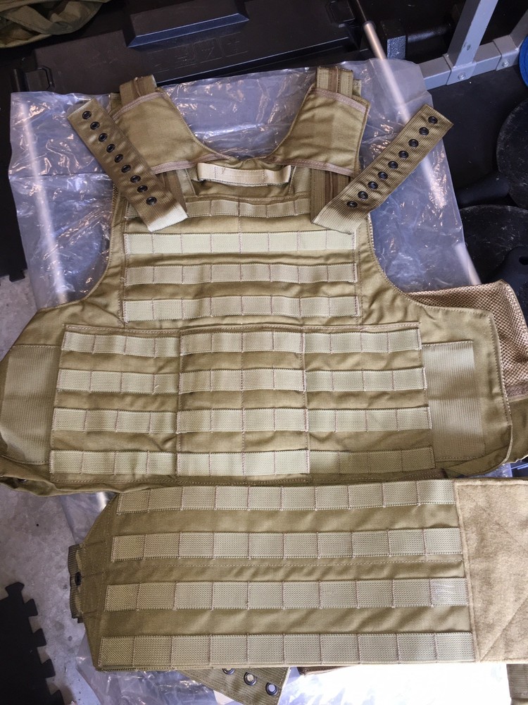 Releasable Body Armor Vest