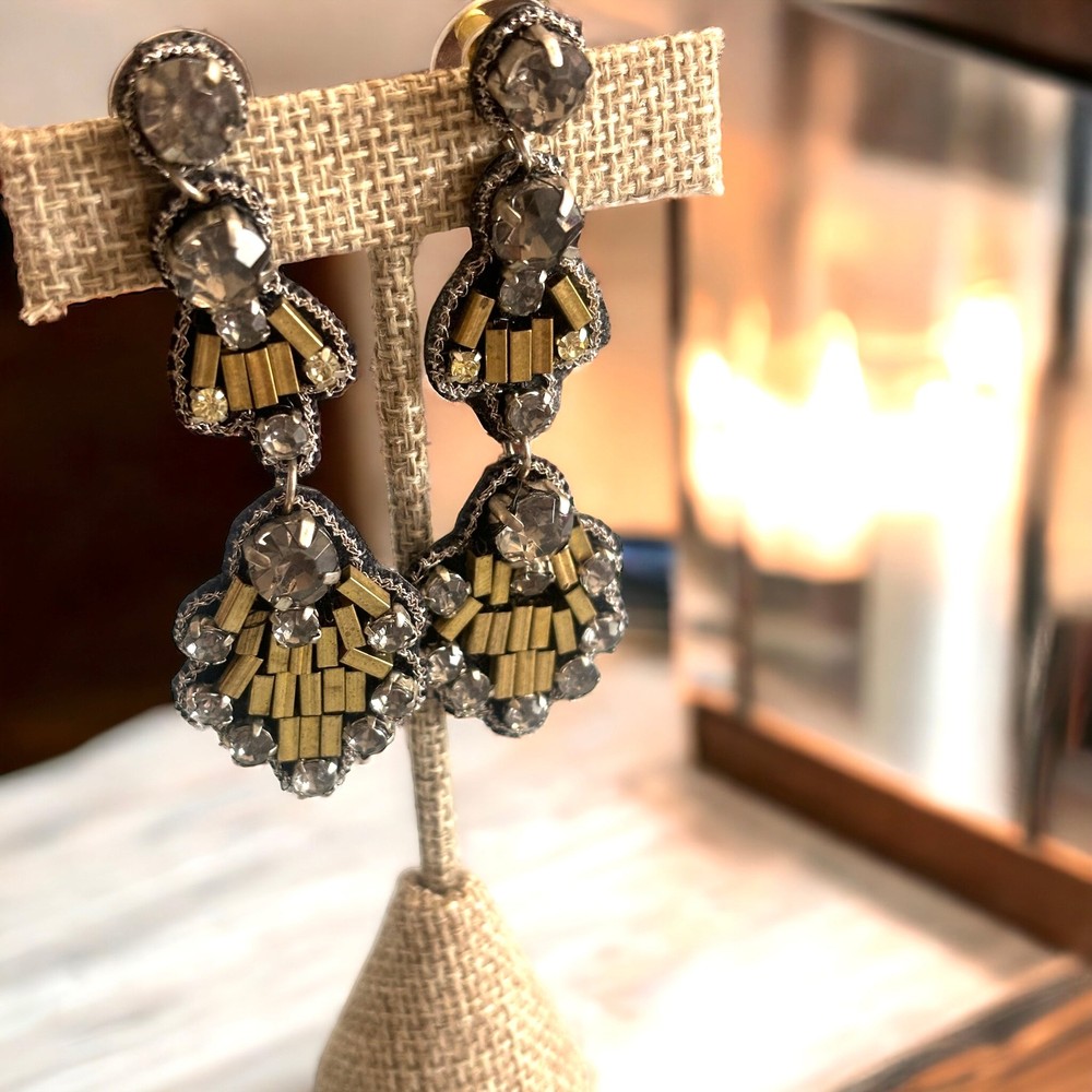Gleam on Me Black Gold Earring