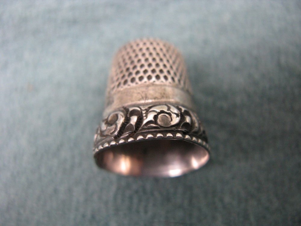 Marked Sterling Silver Size 8 Seven Panel Decorated Thimble W Anchor Hallmark