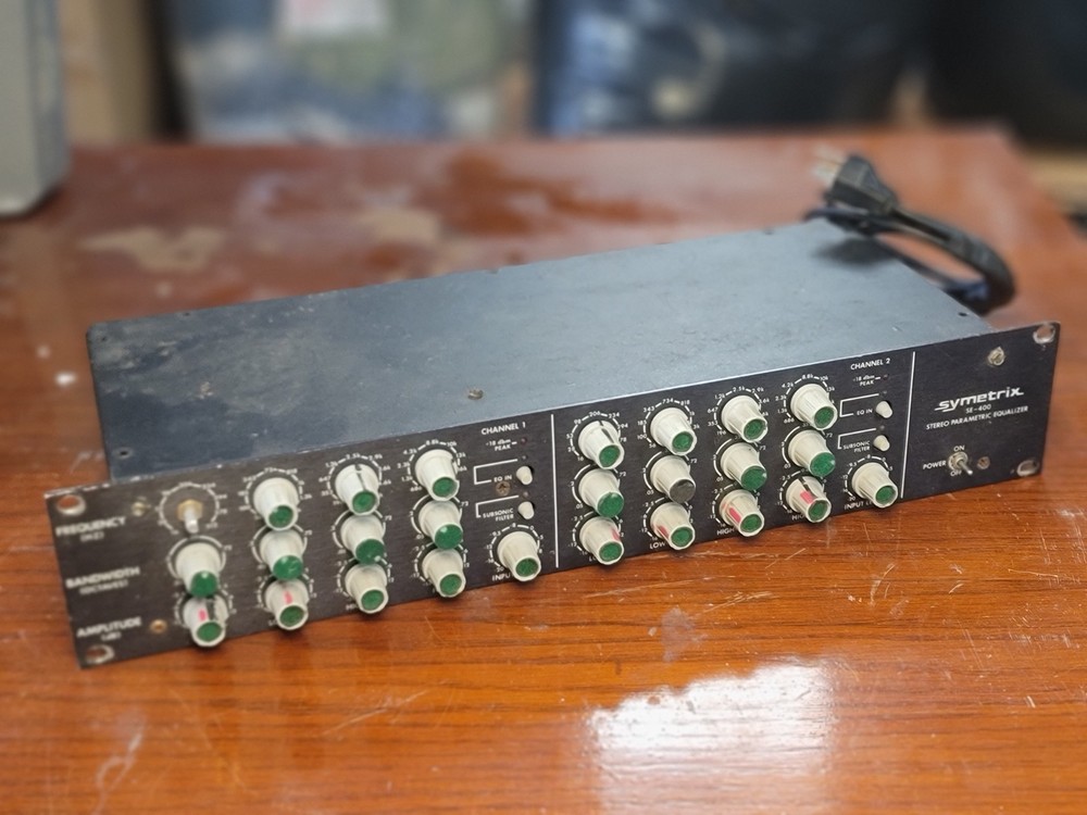 Vintage Symetrix SE-400 Black Tone Control Stereo Analog Parametric Equalizer