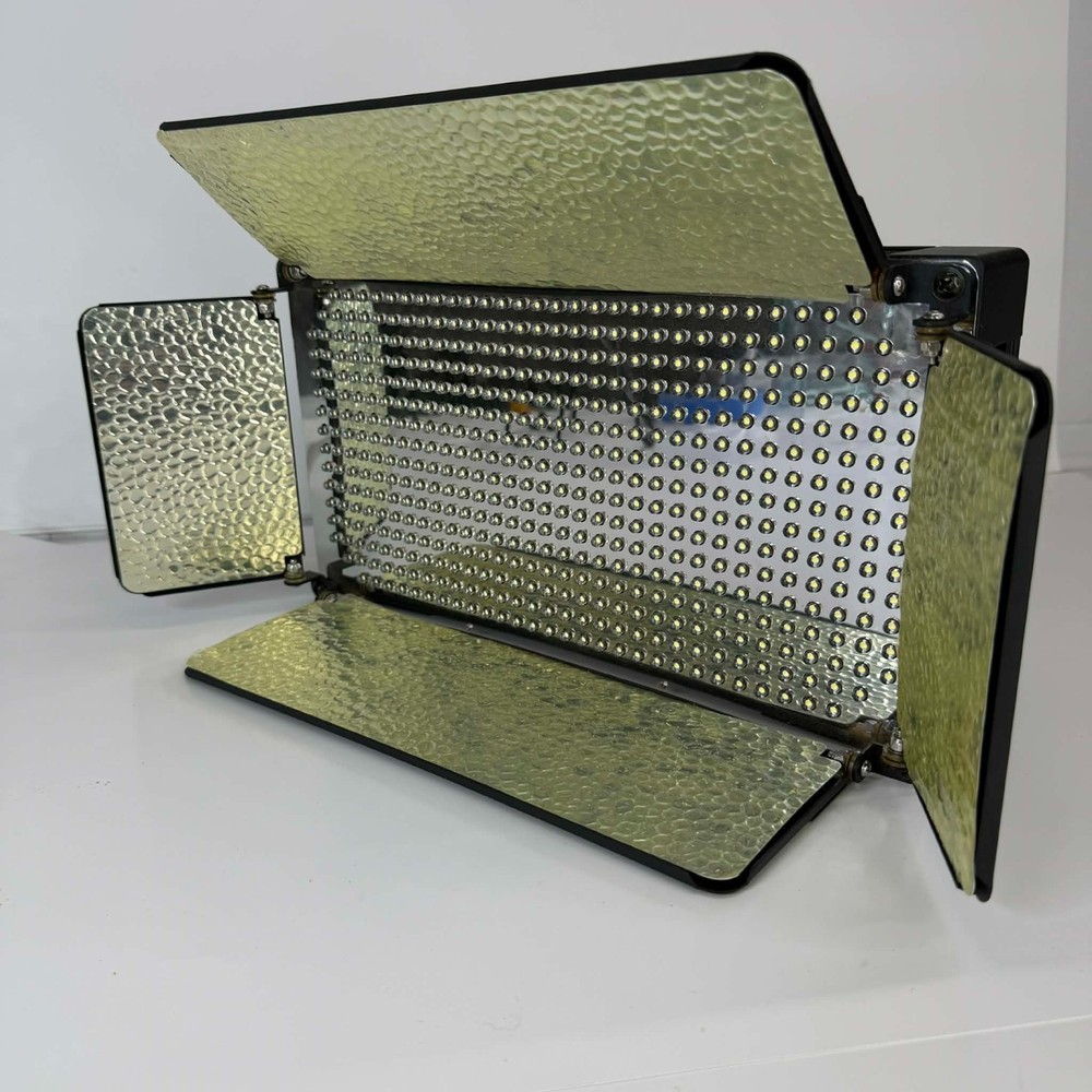 Fancier LED500 Continuous Video Light W/Reflector Barn Doors *TESTED*