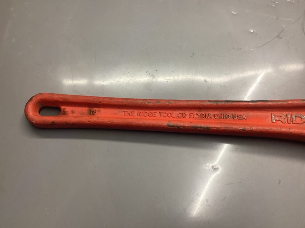 Ridgid Tools 18” Heavy Duty 90° Offset Pipe Wrench NOTE Hook Jaw Has Chipped End