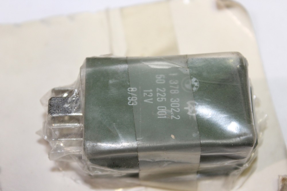 Genuine BMW relay NOS for E-31 E-32 E-34