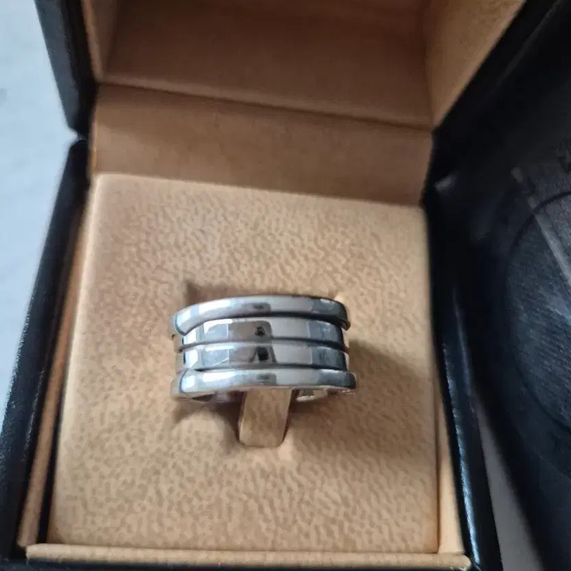 Momo Iri Mini Fan Light - Pseka Momo Iri Light