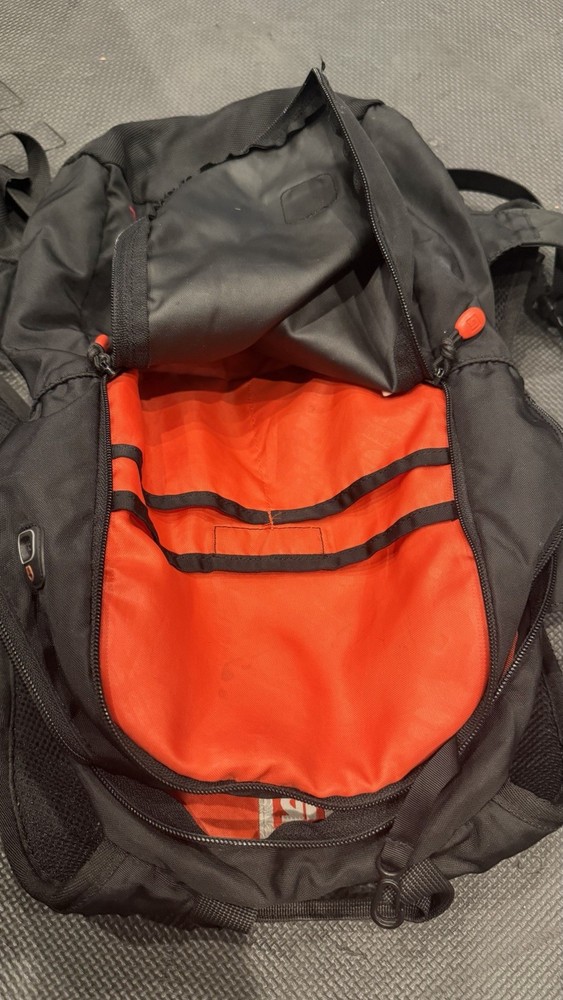 Burton Ski/Snowboarding Black Backpack Adjustable Straps Great Condition