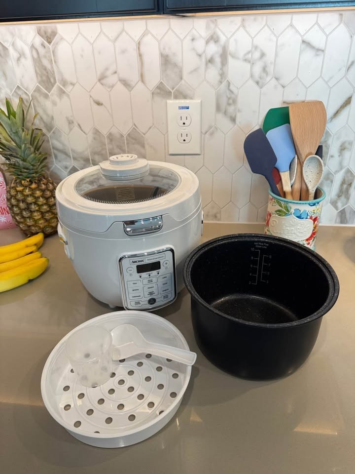 Aroma Professional Multicooker | Large | 20 cups || New || Open Box