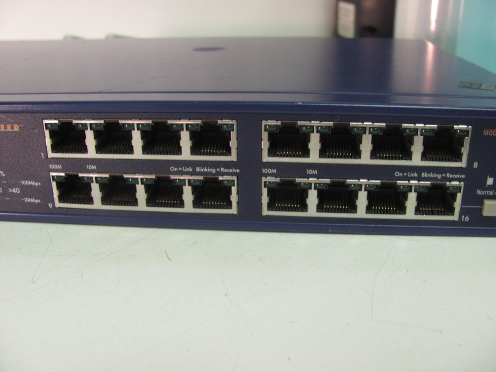 Netgear 16 port Dual Speed Stackable Hub, Model DS516