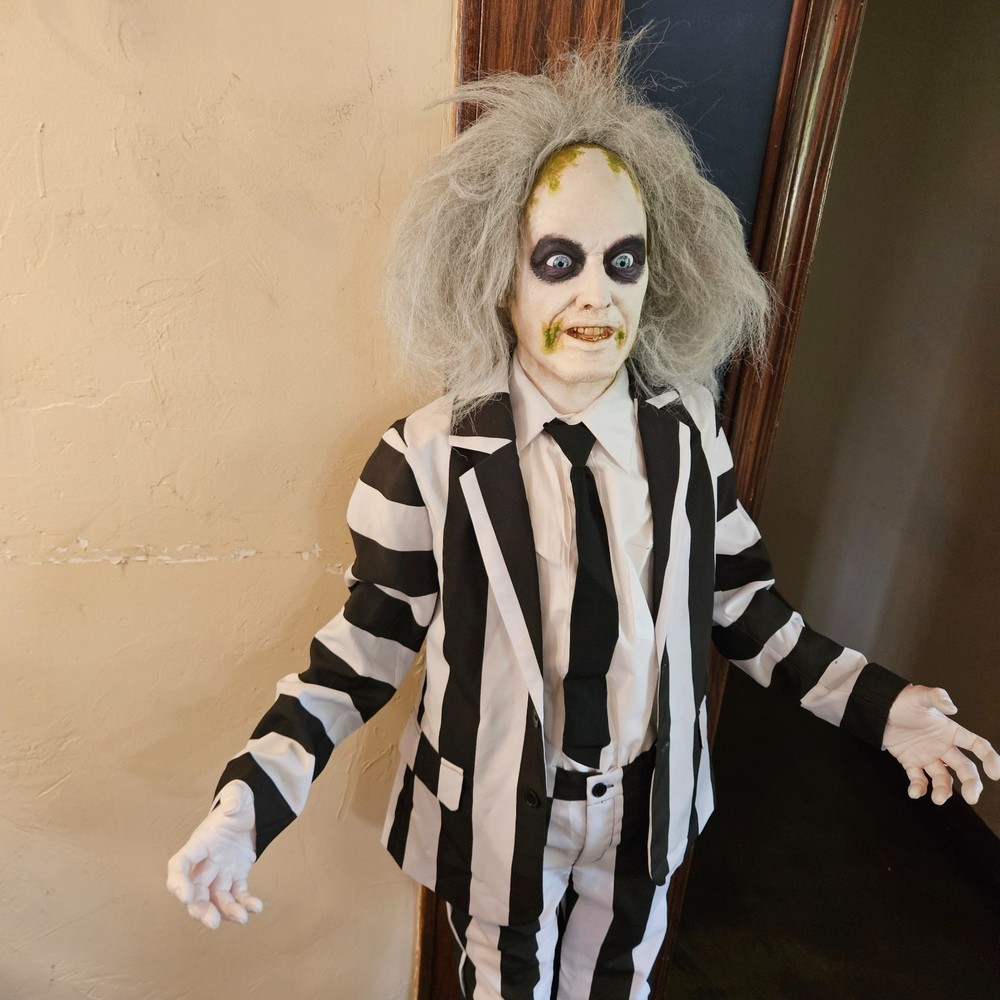 BEETLEJUICE prop statue comic con horror figure