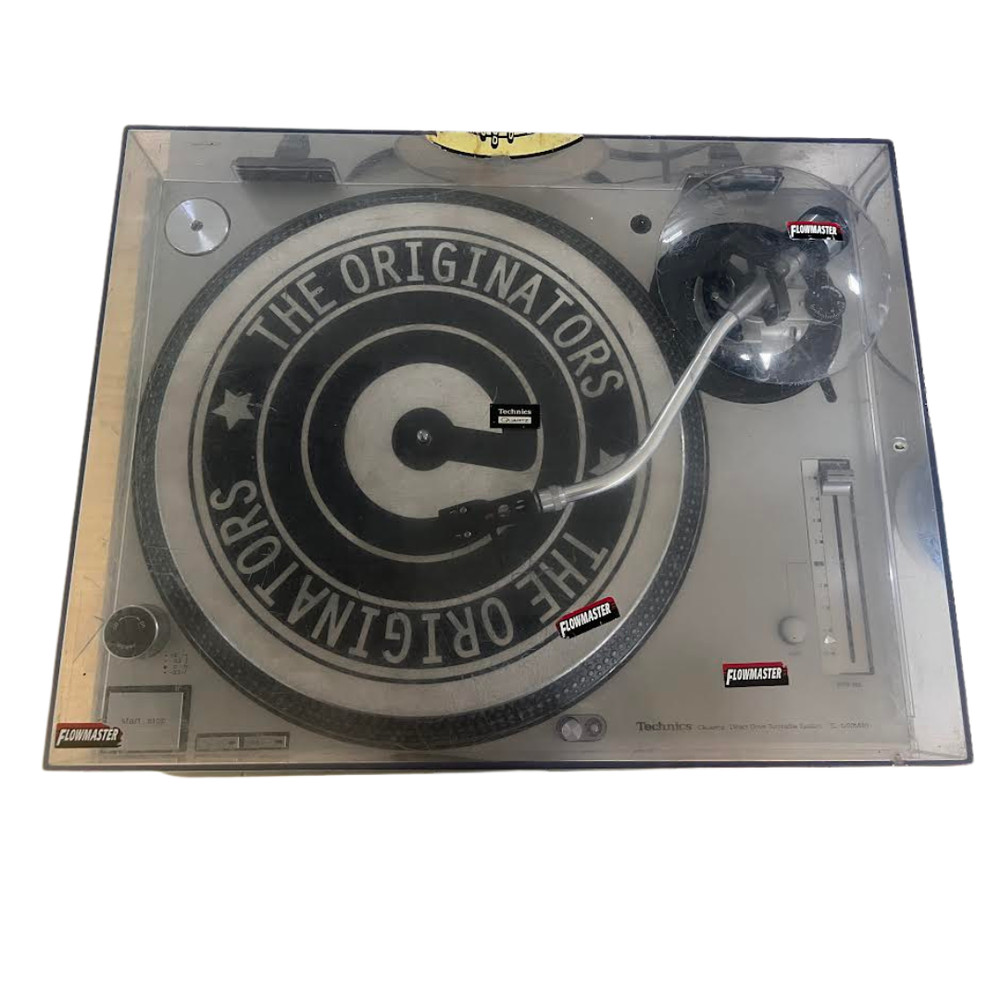 Technics Quartz Direct Drive Turntable SL-1200M3D