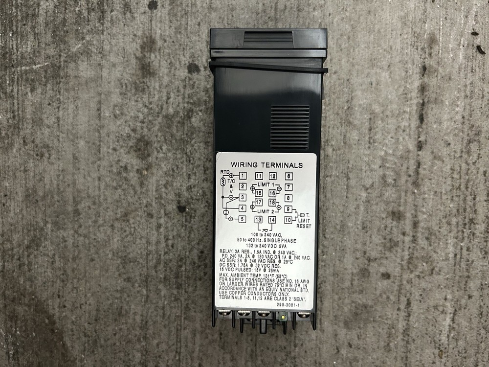 DWYER Temperature Controller: 16L, RTD/Thermocouple, Universal Input, 100 / 240V
