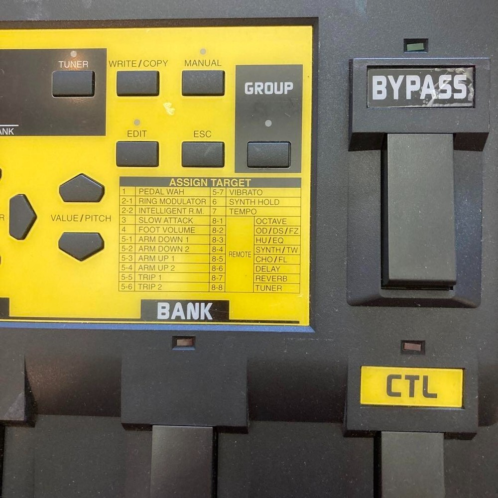 BOSS ME-8B Baas guitar multi-effects pedal