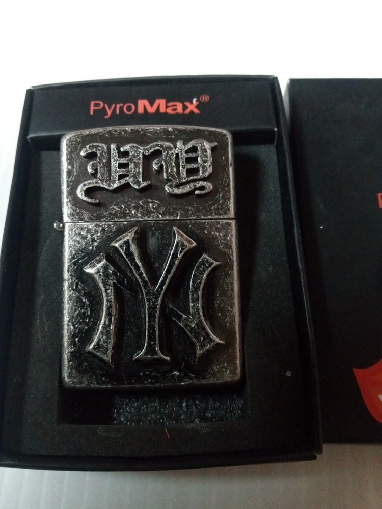 PyroMax NY Yankees Lighter