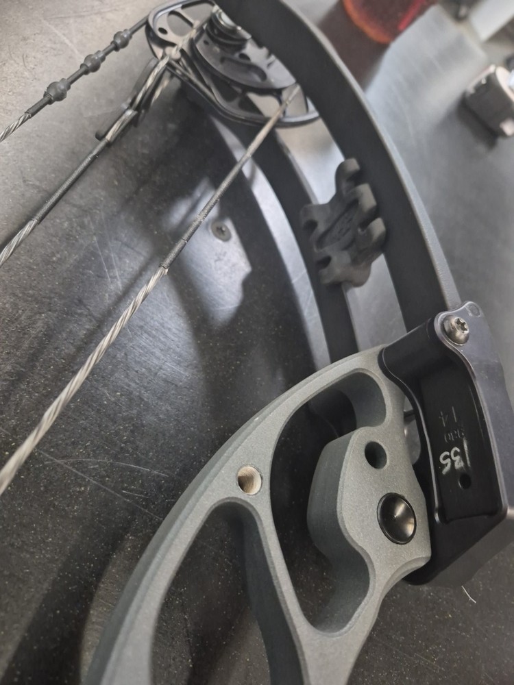 Used PSE Supra RTX 37 - Right Hand - 60lbs - Grey