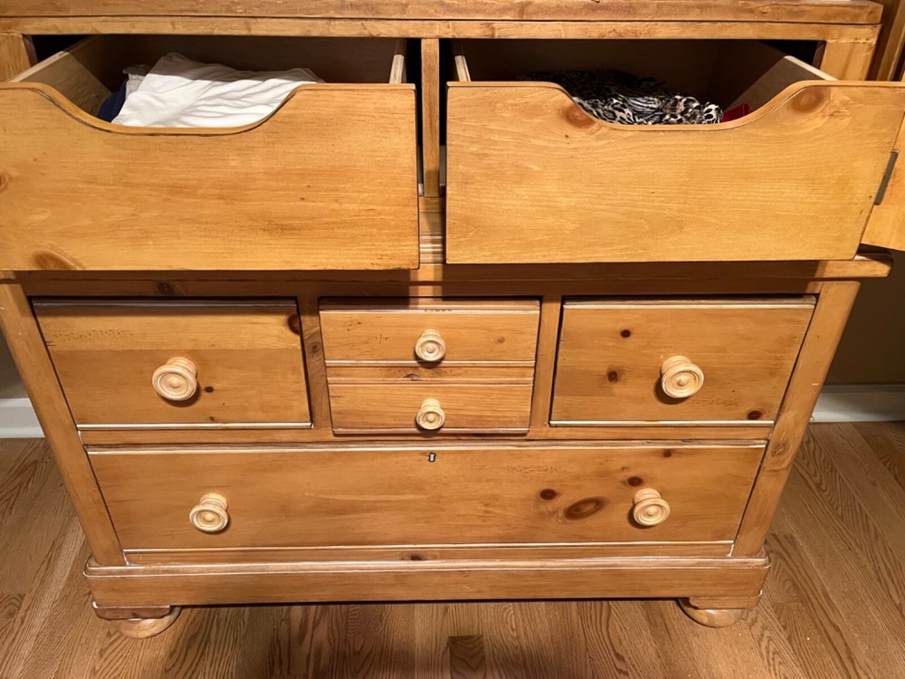 COLONIAL SOLID PINE ARMOIRE/TV 