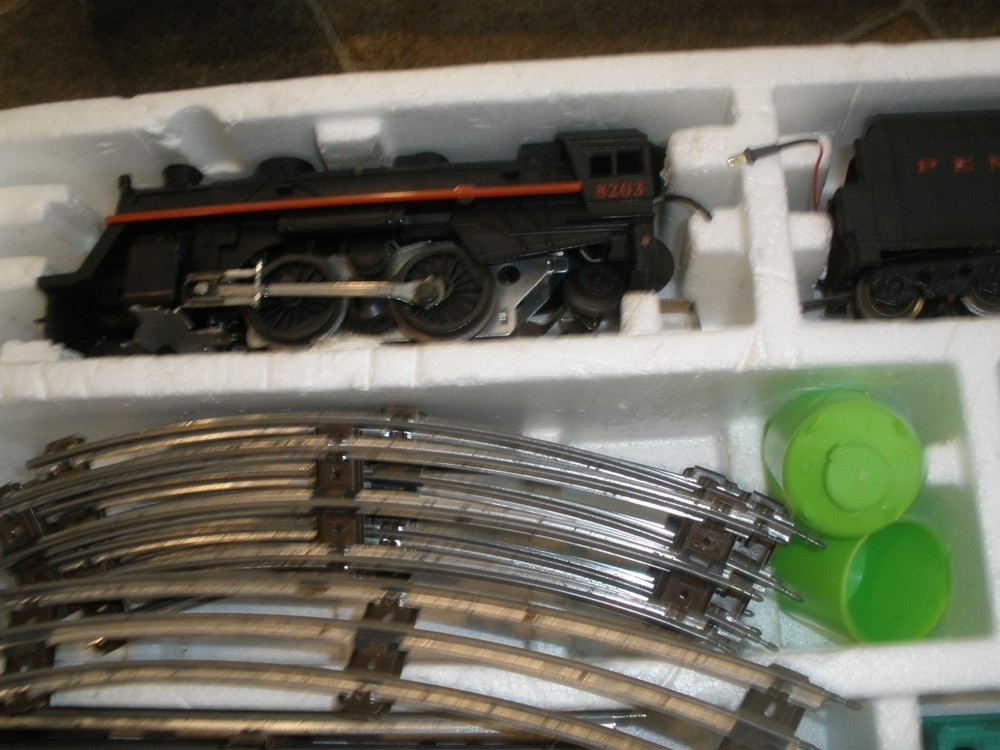 VINTAGE LIONEL BLACK DIAMOND EXPRESS TRAIN SET IN BOX (UNTESTED)