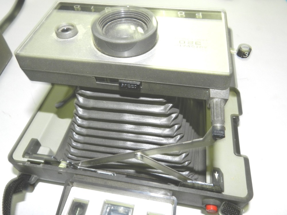 POLAROID Automatic 320 Land Camera 1970 with Flash Case Manual B233