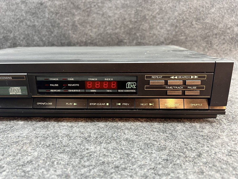 MAGNAVOX CDB-482 Compact Disc CD Player - Tested Powers On