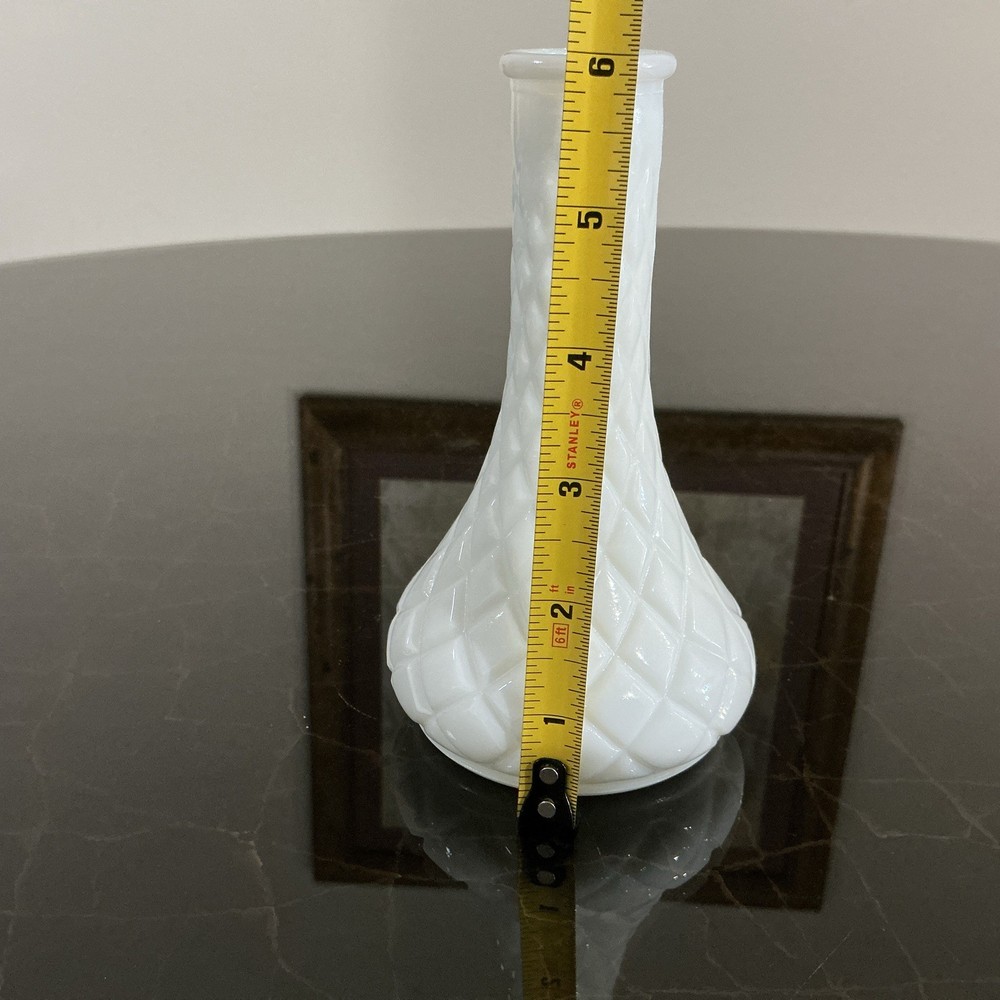 Vintage Diamond Quilted Pattern 6 Inch