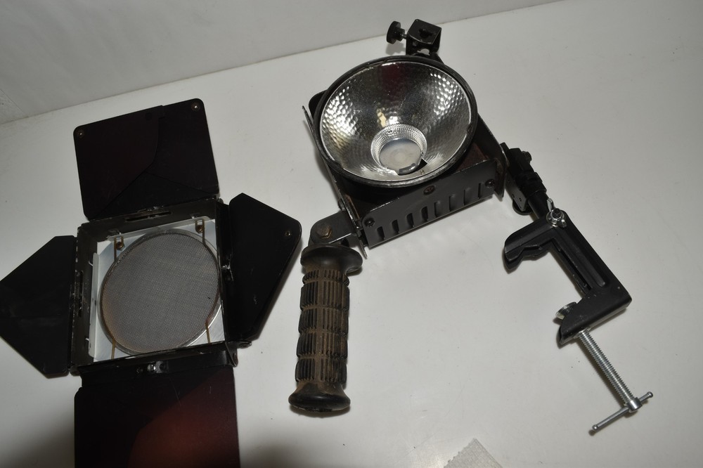 ^^ LOWEL OMNI LIGHT (ABL139)