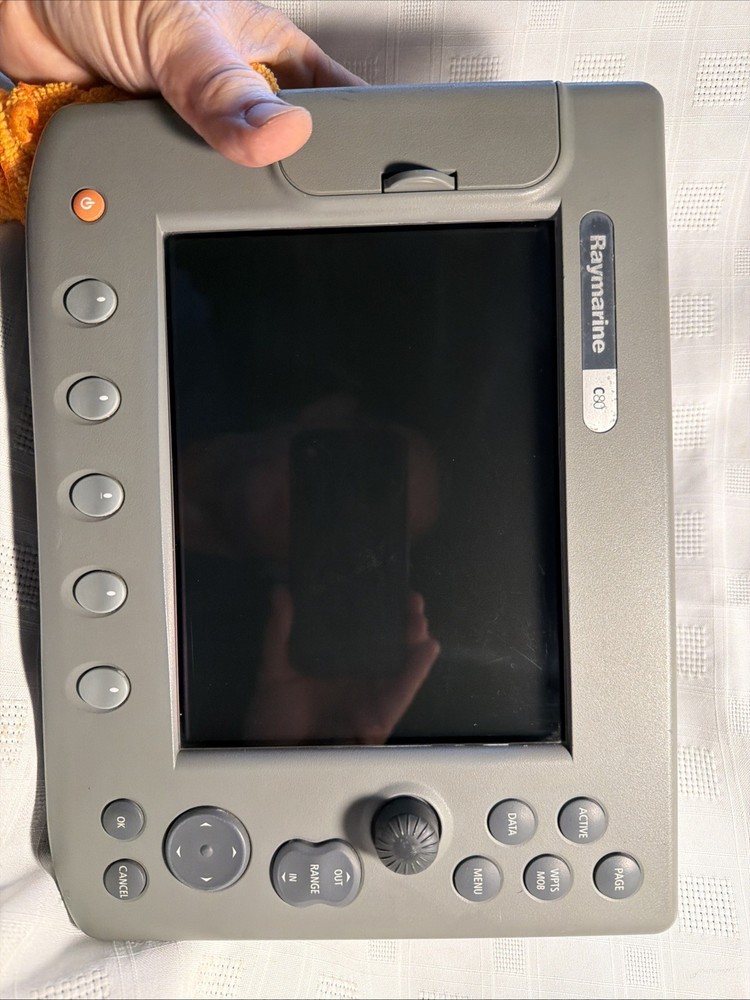 Raymarine C80 Chartplotter Fishfinder & Multifunction Display