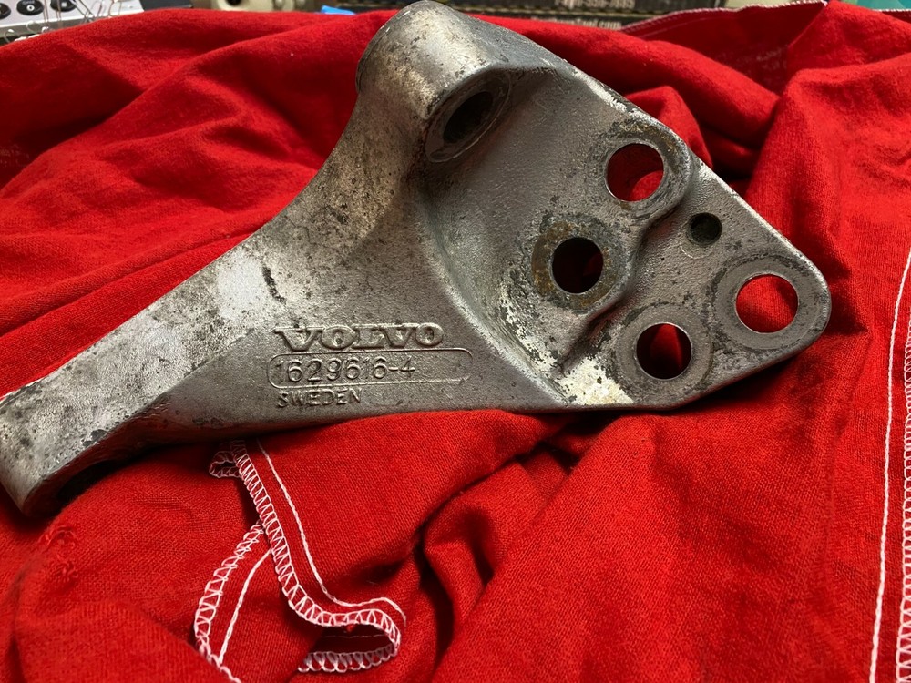Engine MOTOR MOUNT BRACKET 16296164, Volvo
