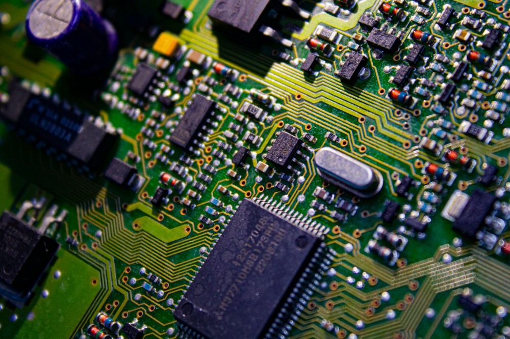 Mercedes ME9.7 ECU SCN Coding ,Programming, Unlocking, VIN writing Service