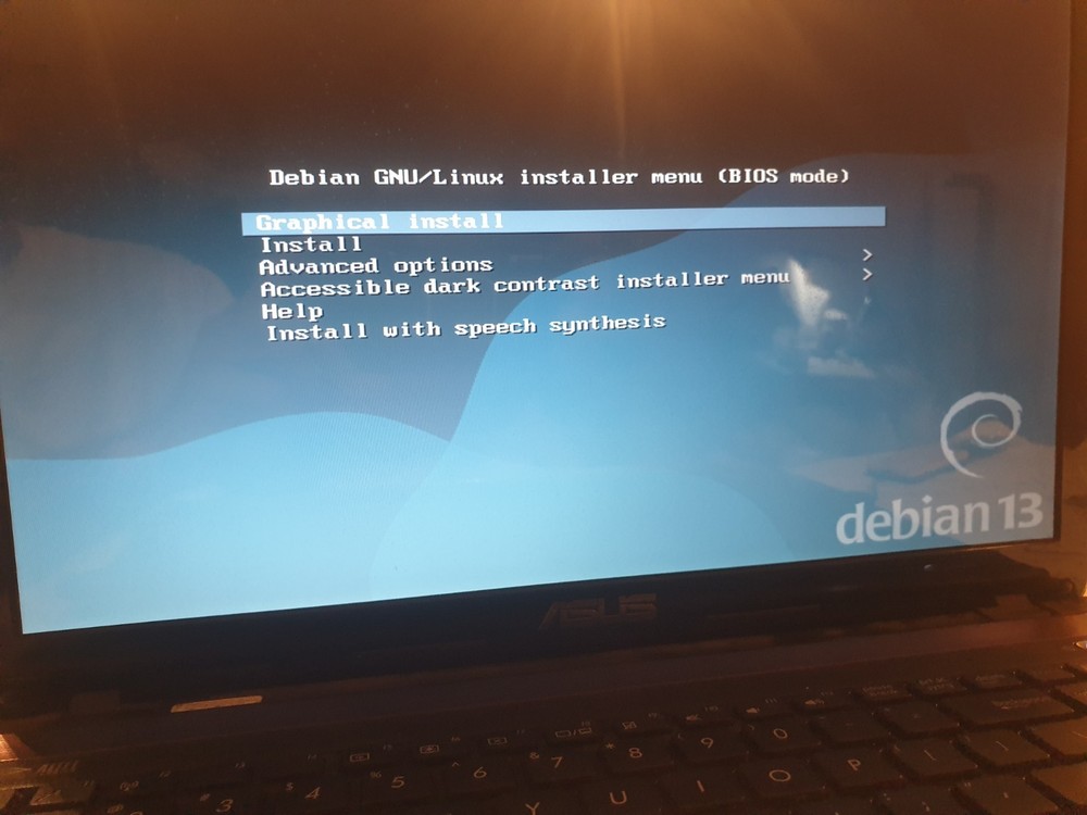 Linux Debian V13.3.0, 64-bit, Bootable Install USB Flash Drive